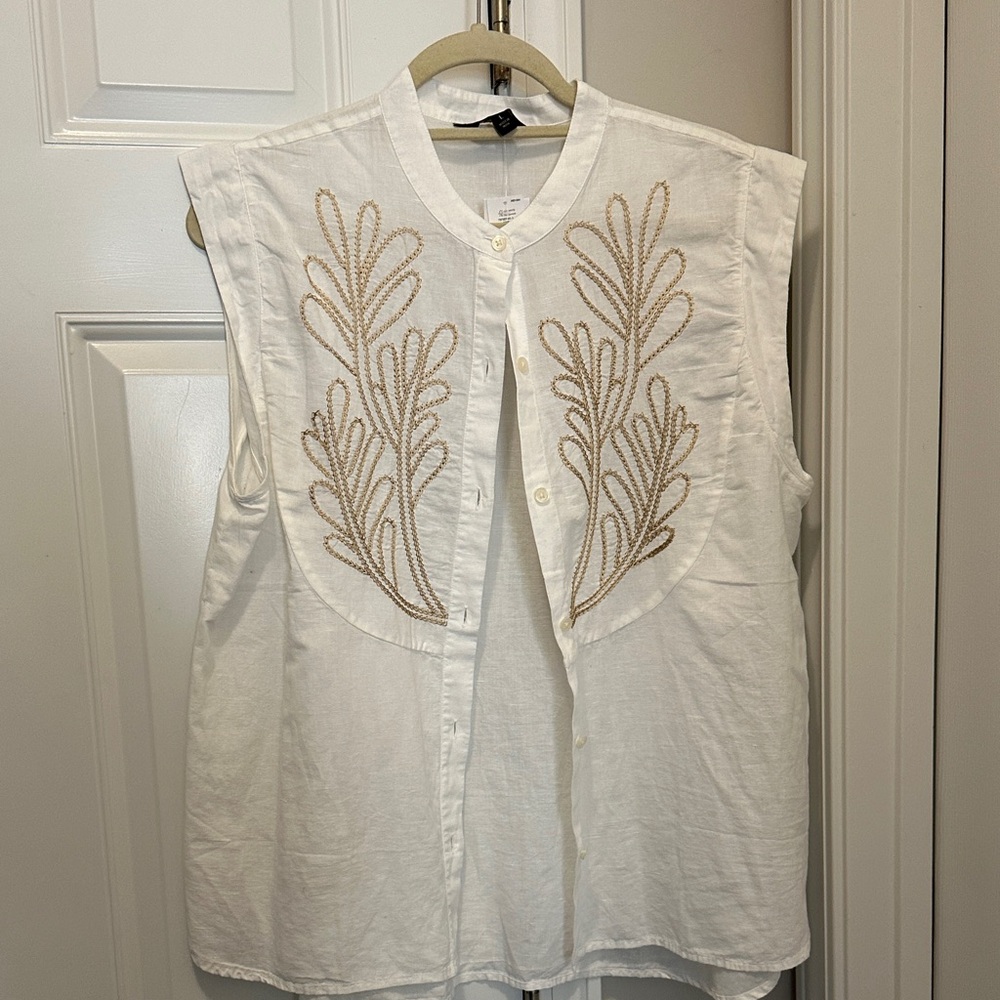 Banana Republic White Button Down Shirt with Tan Embroidery